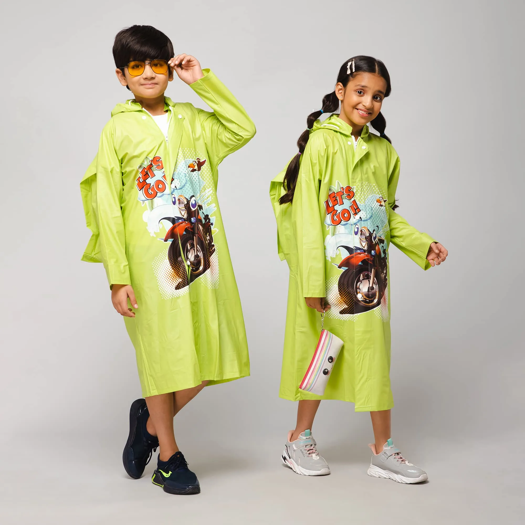 THE CLOWNFISH Men Toon Caper Series Kids Waterproof Pvc Maxi Longcoat With Adjustable Hood & Extra Space For Backpack/Schoolbag Holding. Printed Plastic Pouch. Kid Age-5-6 Years (Lime)